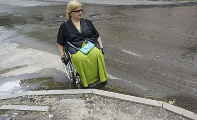 Благоустройство тротуаров отрезает воронежских инвалидов-колясочников от внешнег...