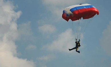 Воронежцы смогут увидеть на «Балтиморе» показательные прыжки парашютистов