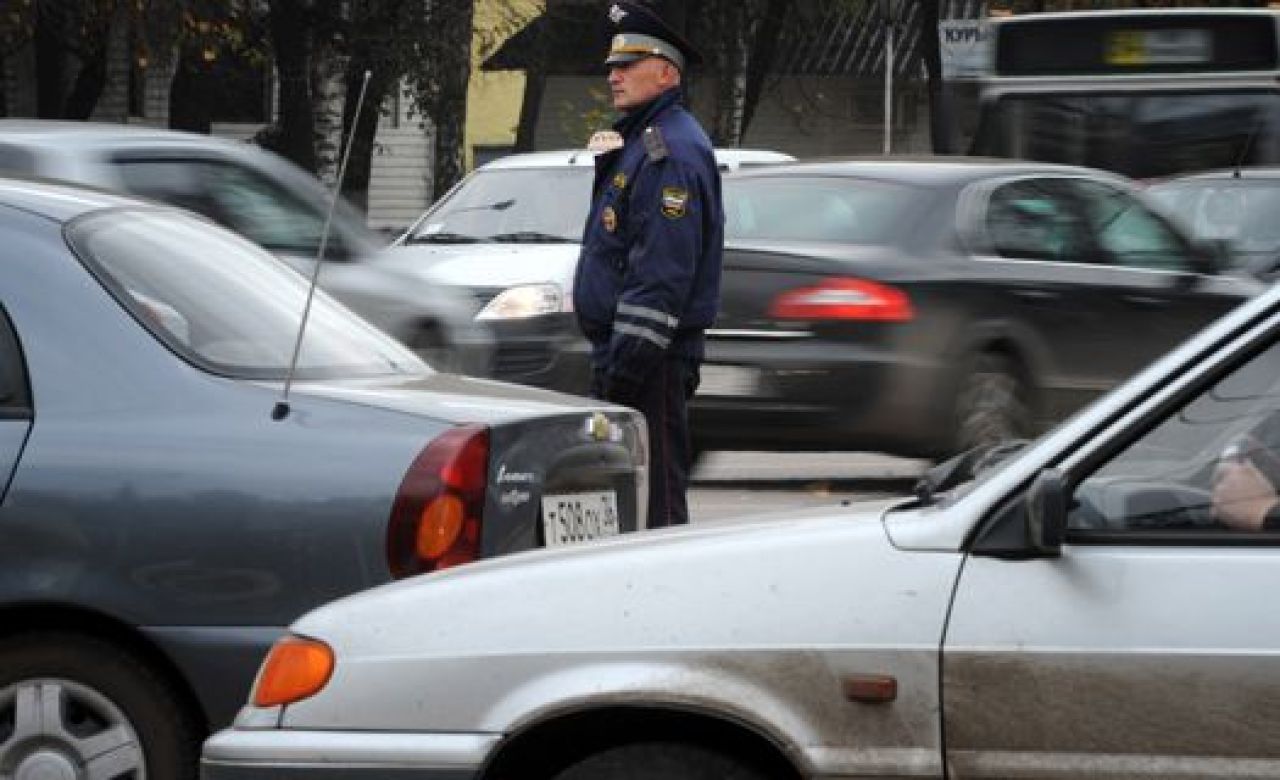 В Воронеже у цирка отключились светофоры — образовалась пробка