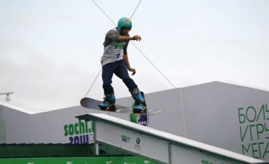 На Адмиралтейке воронежцы катались на горных лыжах и сноубордах