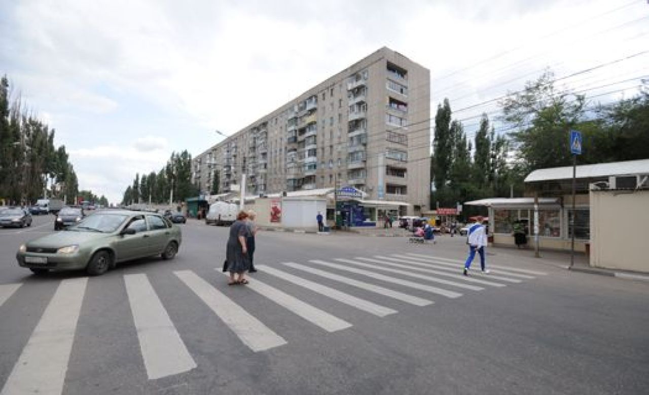 72% водителей притормаживают перед нерегулируемыми пешеходными переходами. ОПРОС