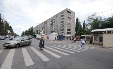 72% водителей притормаживают перед нерегулируемыми пешеходными переходами. ОПРОС