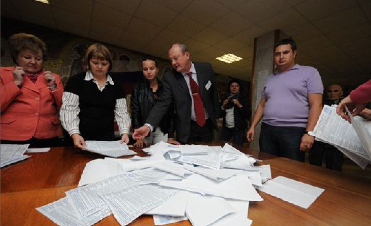Подсчёт голосов на избирательном участке в Воронеже.