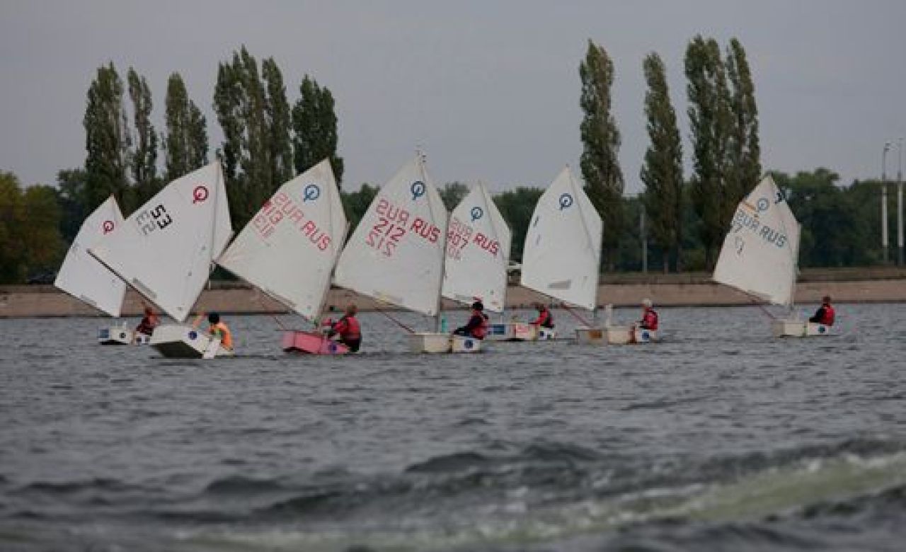 На Воронежском водохранилище перевернулась яхта