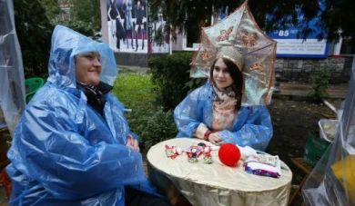 Дождя в День города не испугались мастера-рукодельники и иностранные студенты