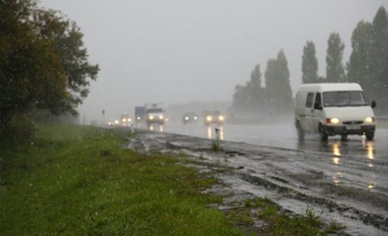 МЧС: из-за снега и дождя возрастает риск попадания в ДТП