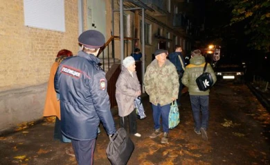 На месте пожара у цирка работают следователи