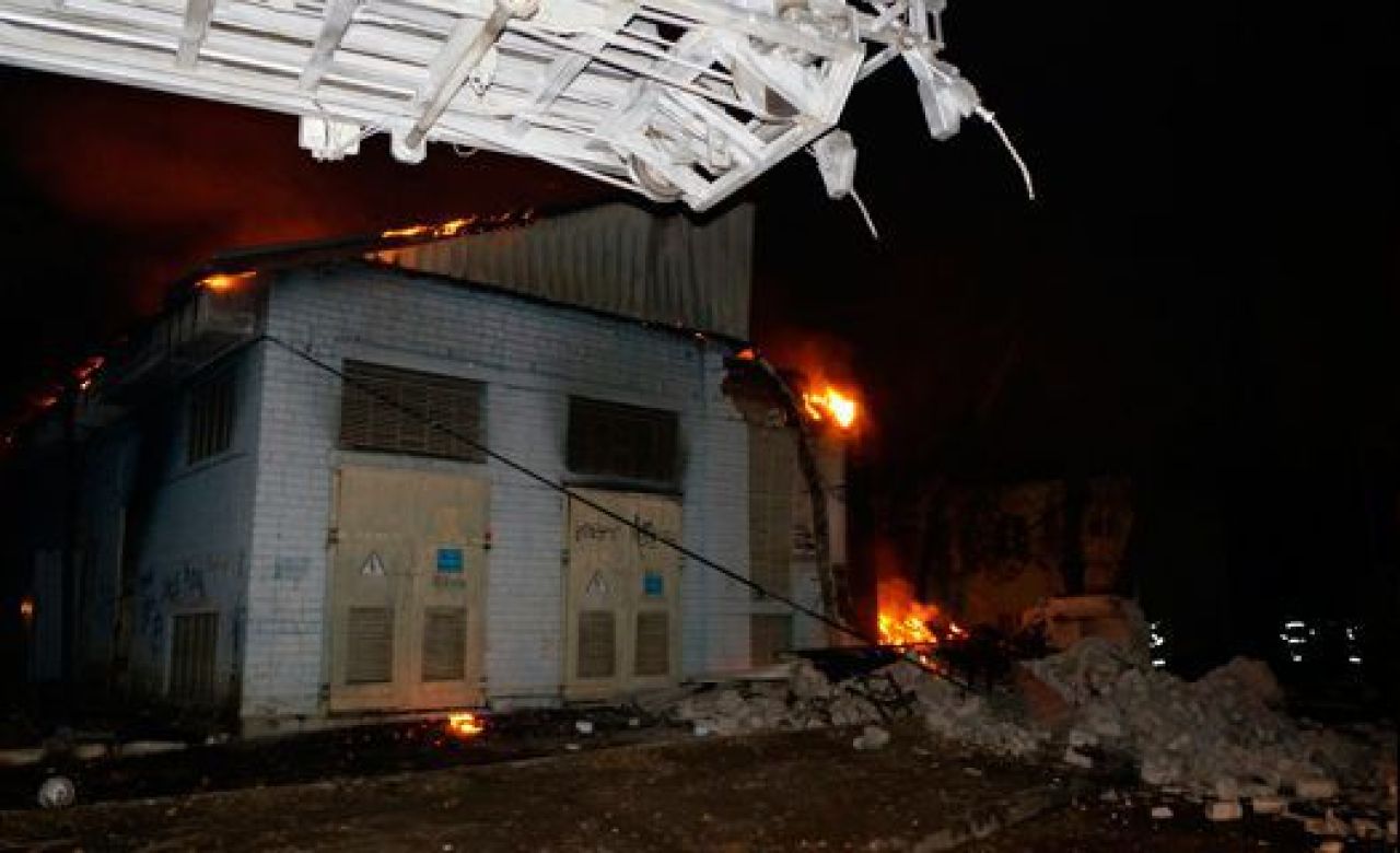 Жильцы домов у цирка, пострадавших от взрыва на подстанции: «У нас до сих пор нет воды, света и отключено отопление»