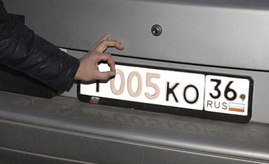 ГИБДД в Воронеже: за плёнку на номерах могут посадить на два года