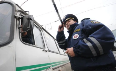 Ссора в маршрутке между водителем и пассажиркой обернулась травмой для беременной девушки