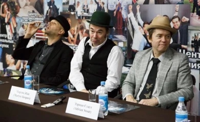 Британские музыканты не смогли купить сувенирные матрёшки в Воронеже из-за их дороговизны