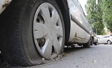 Воронежского пенсионера насмерть придавило его же авто