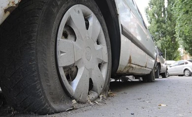 Воронежского пенсионера насмерть придавило его же авто