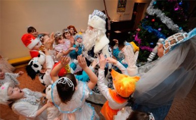 В ТЮЗе будут собирать средства на новогодние подарки детям из многодетных семей