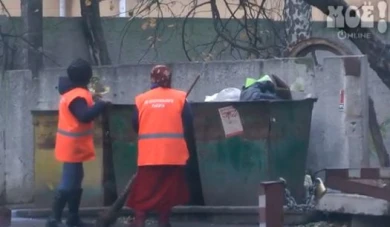 Дворники-мигранты рассказали, сколько им обещают платить за уборку воронежских улиц