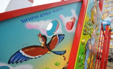 На улице Туполева через два месяца после установки исчезла новая детская площадка