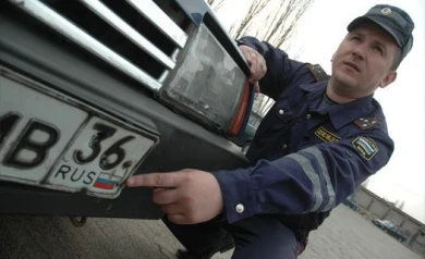 ГИБДД запретят снимать номера с автомобилей за нарушения