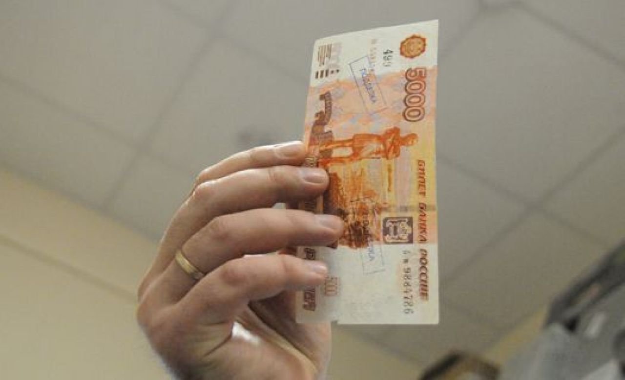 Воронежская пенсионерка вернулась из банка с поддельной 5-тысячной купюрой