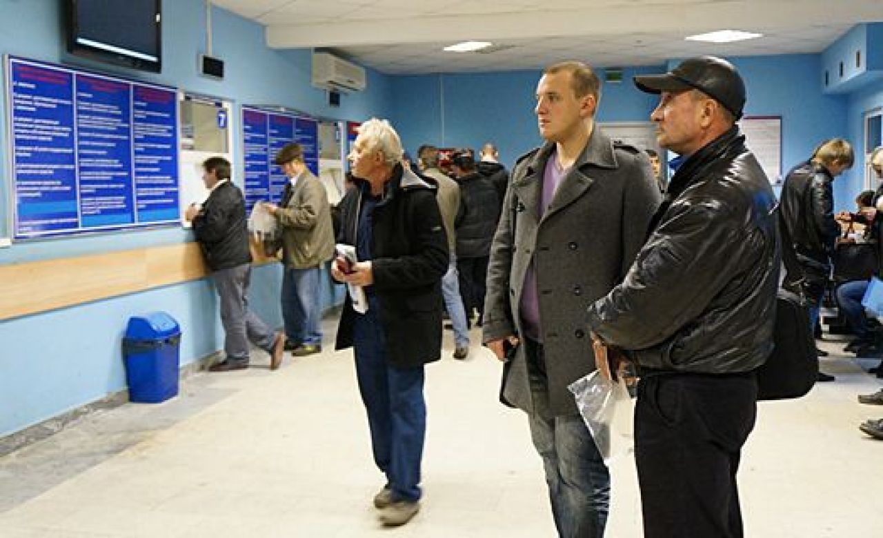 Автосалонам разрешат выдавать номера