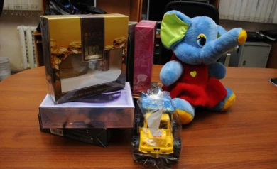 Читатели принесли для детей из школы-интерната духи и шампуни