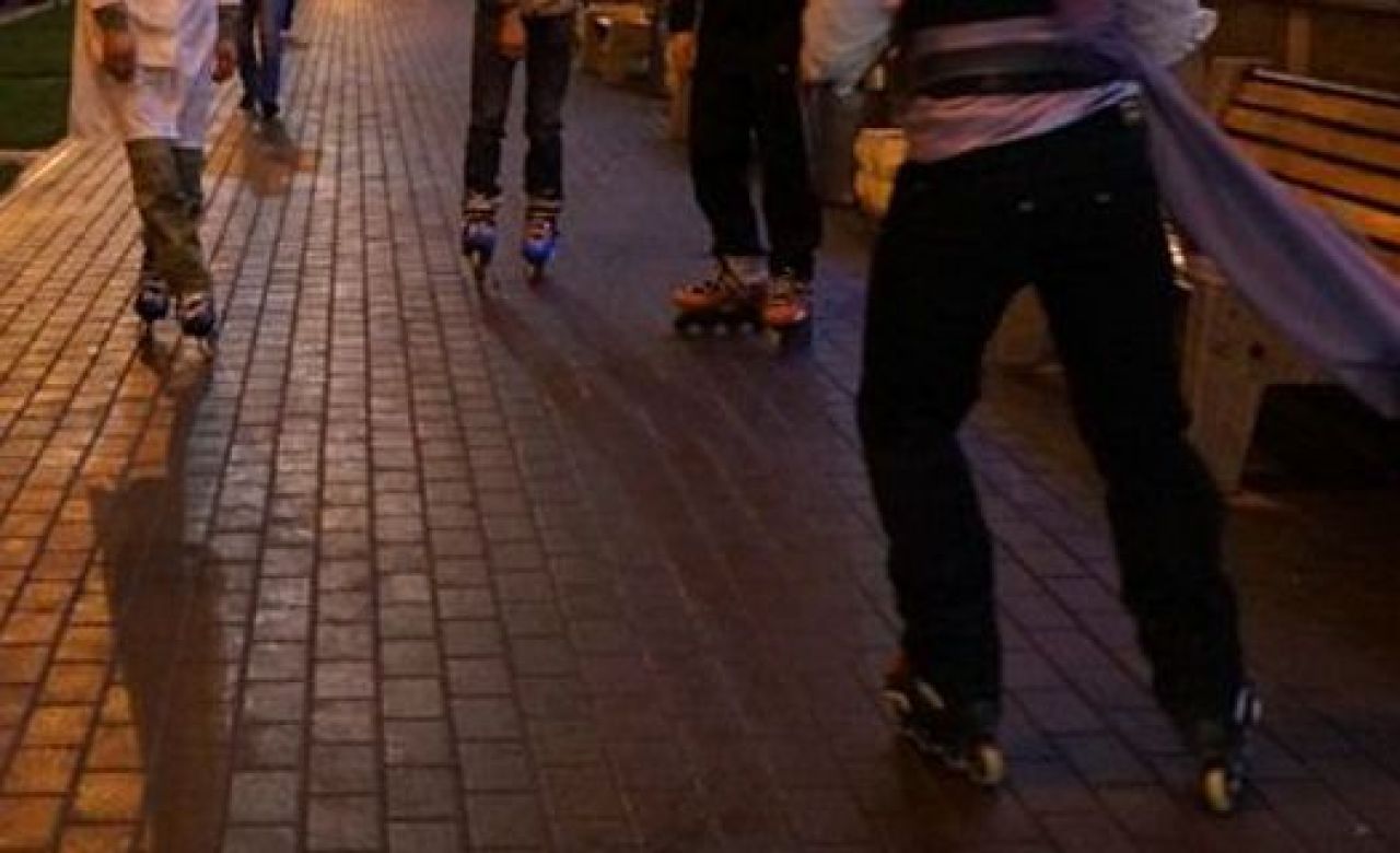 Воронежские роллеры проедутся в новогодних костюмах по центру города, раздавая конфеты детям