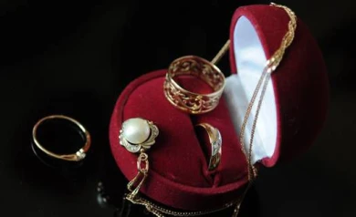 Грабители вынесли из ювелирного салона на ул. Маршака драгоценностей на 5 млн рублей