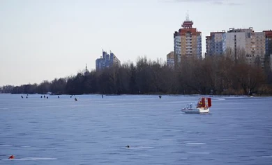 На Воронежском водохранилище утром под лёд провалился мужчина