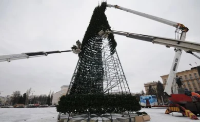 В Воронеже начали разбирать главную ёлку города