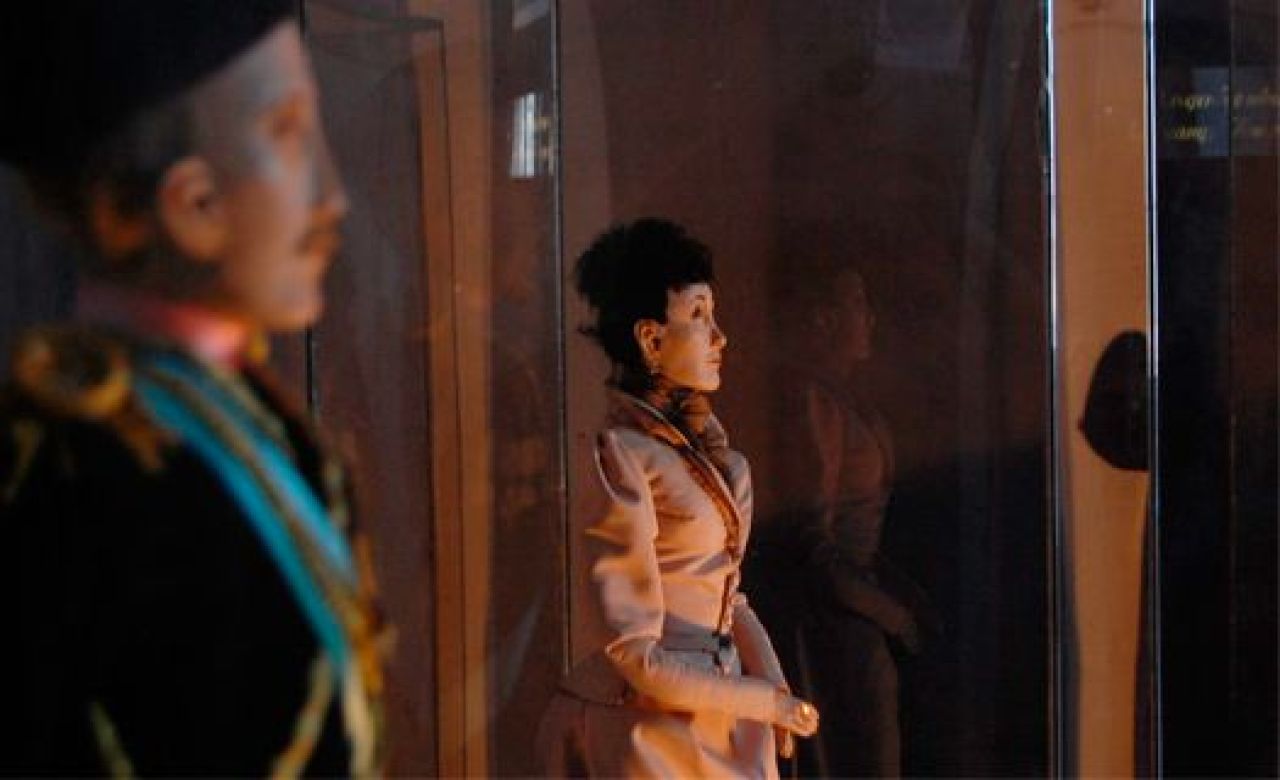 Кукольные портреты Евгении Ольденбургской и её сыны Петра (на переднем плане) из рамонского замка.