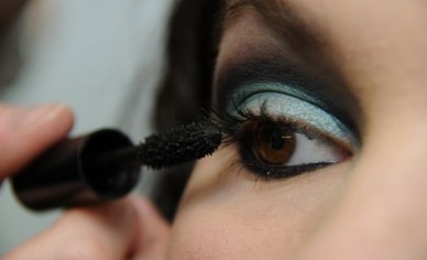 Воронежцы жалуются на салоны красоты, заставляющие влезать в долги