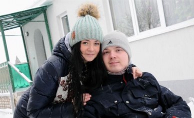 22-летнему воронежцу, прикованному к инвалидному креслу, помогает бороться с нед...