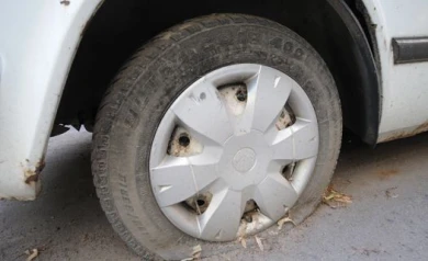 Жители ул. Лизюкова приняли авто, которое давно стояло во дворе, за машину, начинённую взрывчаткой