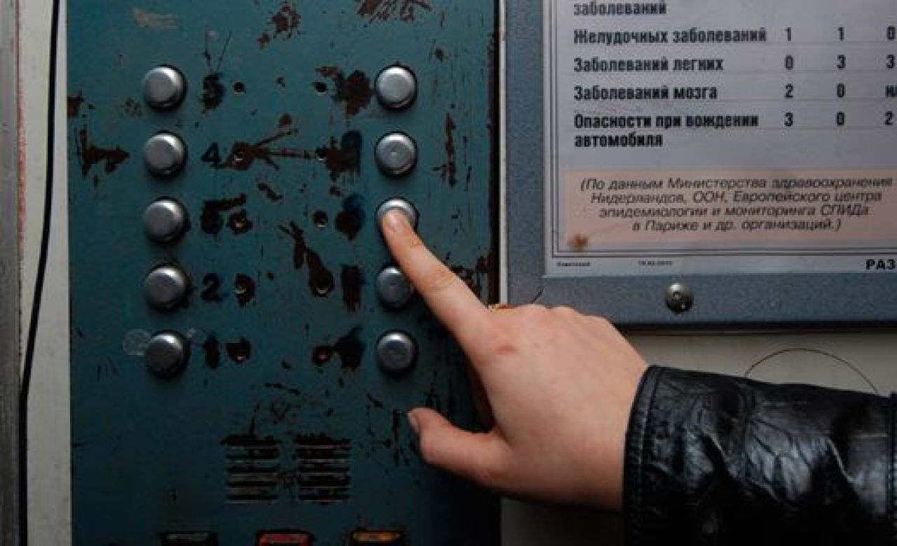 Воронежец ограбил 19-летнюю девушку, угрожая сигнальным пистолетом