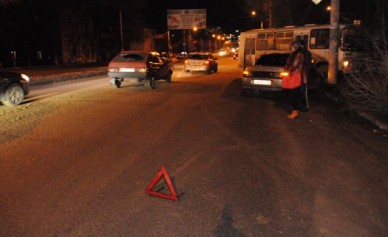 В Воронеже маршрутный «ПАЗик» попал в аварию из-за рассыпанного зерна на дороге