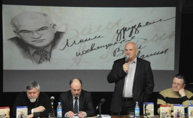 Писатель Александр Лапин на творческом вечере презентовал воронежцам свою новую ...