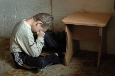 В Воронеже будут судить 28-летнего мужчину, сломавшего руки своим маленьким детям