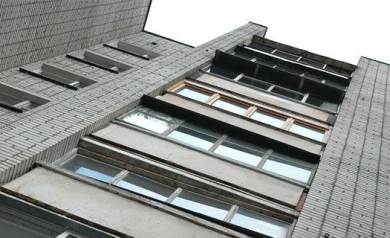 В Воронеже 28-летняя женщина пыталась покончить с собой, прыгнув с балкона 7-го этажа
