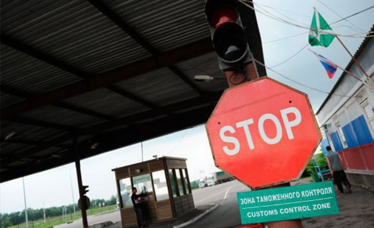 Воронежские таможенники задержали полтонны контрафактных вафель с Украины