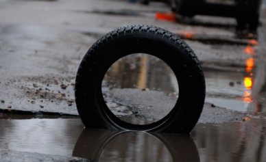 За аварии, произошедшие из-за плохих дорог, к ответственности могут начать привл...