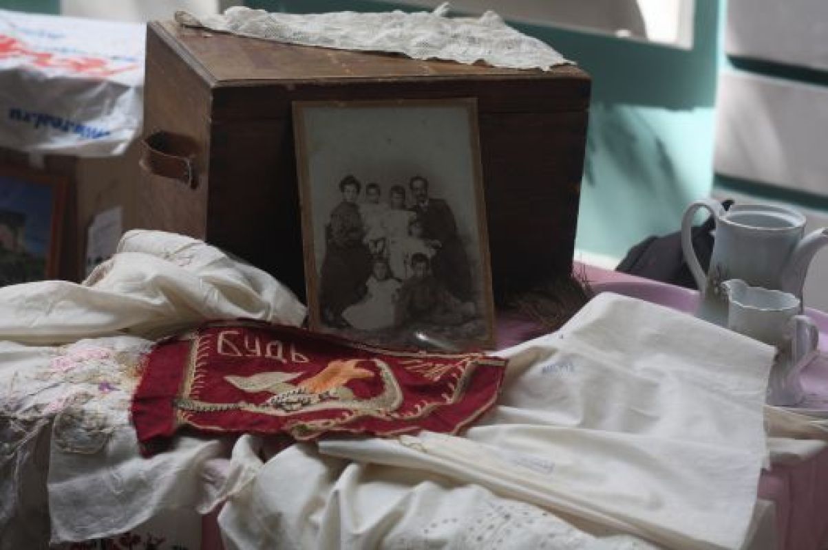 На Краеведческом фестивале показали 100-летнюю шкатулку и коробку от конфет исчезнувшей кондитерской фабрики