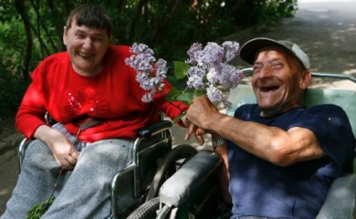 В доме инвалидов разлучили супружескую пару колясочников, прожившую вместе 30 лет