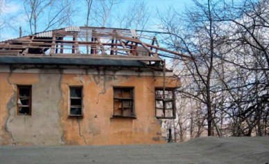 Жильцов аварийных домов будут переселять в скромные квартиры