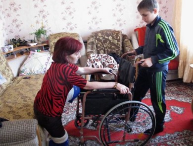 В Интернете деньги на помощь слепой безногой женщине и её сыну собирали мошенник...