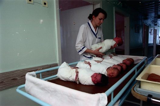 В России предлагают запретить регистрировать детей, рожденных не в больницах
