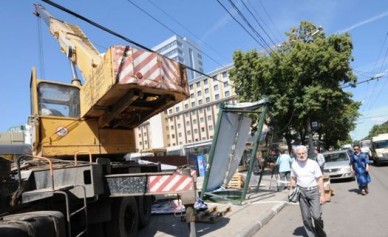 В Воронеже упавший на улице Кирова кран едва не убил прохожего