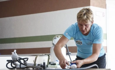 Под Воронежем доярки и дояры соревнуются в поднятии гирь, беге и сборке доильного аппарата на время