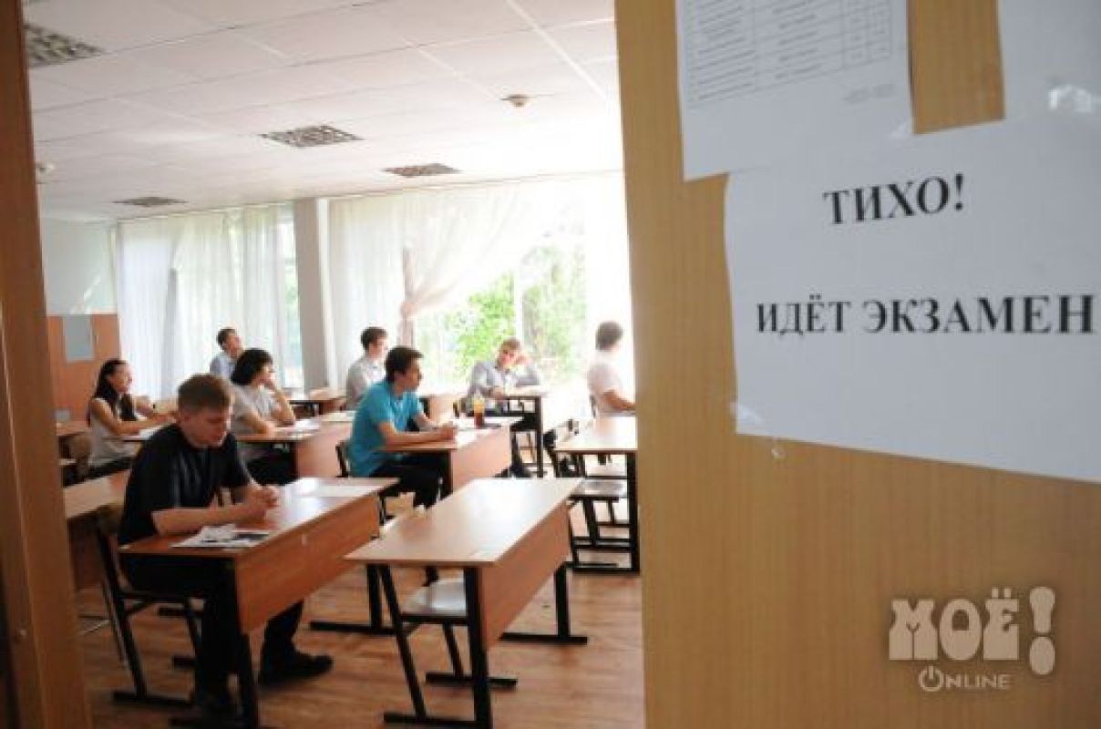 Воронежские чиновники попали под следствие за то, что помогали школьникам на экзамене