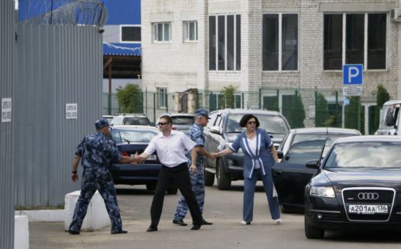Уполномоченная по правам человека в Воронежской области Татьяна Зражевская во время визита Эллы Памфиловой в СИЗО №3