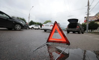 На улице Лизюкова «девятка» сбила на пешеходном переходе женщину