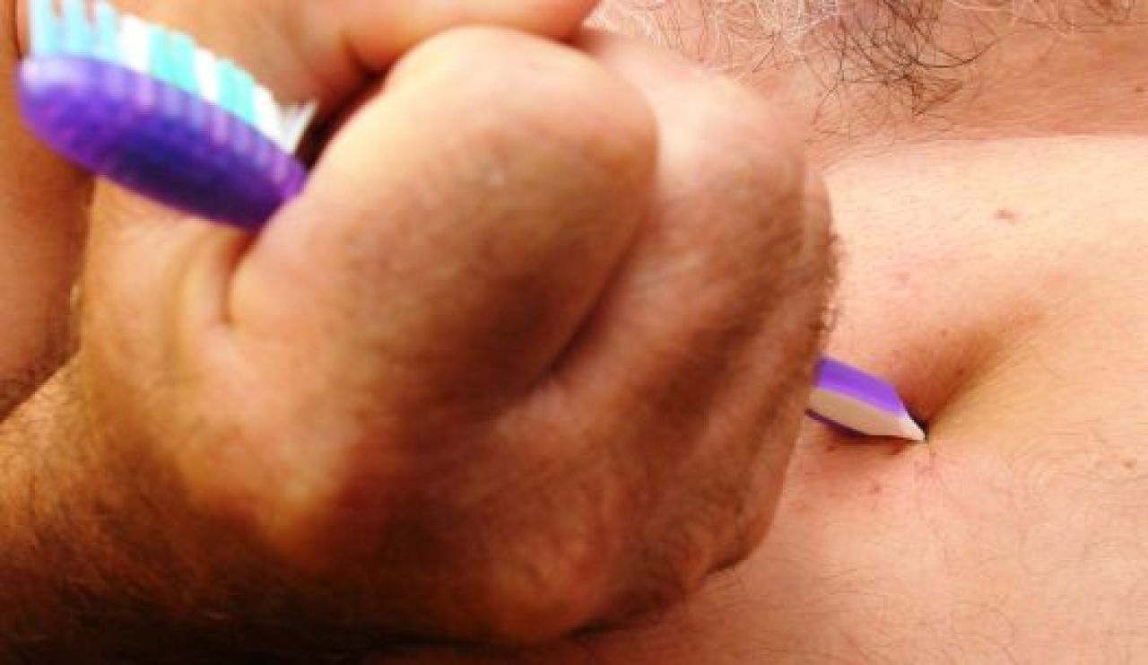 Мужчину, убившего себя зубной щёткой, должны были судить за убийство жены